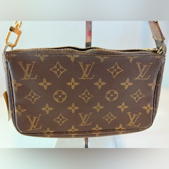 Louis Vuitton Pochette Monogram Canvas - Picture 3 of 16